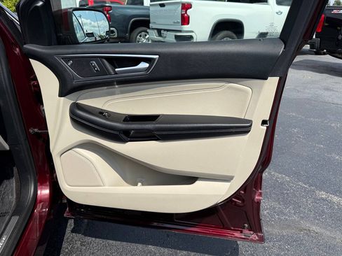 Used 2019 Ford Edge Titanium w/ Equipment Group 301A AWD/4WD image 25
