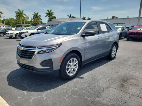 Used 2024 Chevrolet Equinox LS w/ LS Convenience Package FWD image 2