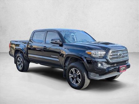 Certified 2017 Toyota Tacoma TRD Sport image 3