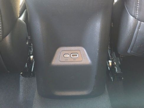 Used 2023 Buick Envision Essence image 18