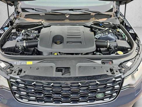 Used 2025 Land Rover Discovery Dynamic SE AWD/4WD image 30