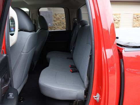 Used 2018 RAM 1500 Express AWD/4WD image 23