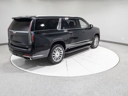 Used 2023 Cadillac Escalade ESV Premium Luxury image 34