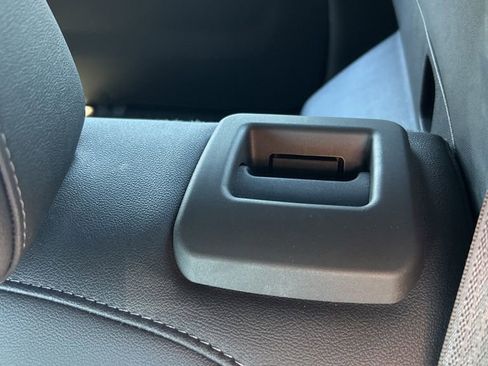 Used 2025 Chevrolet Equinox LT w/ Convenience Package II image 52