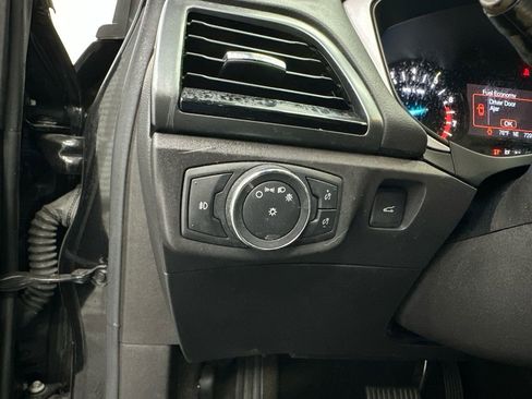 Used 2015 Ford Fusion SE w/ Equipment Group 201A image 32