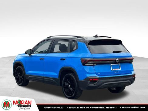 Used 2025 Volkswagen Taos SE FWD image 4