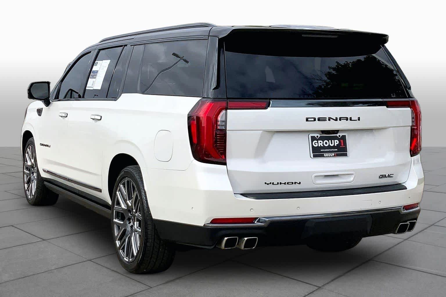 Used 2025 GMC Yukon XL Denali Ultimate w/ LPO, Floor Liner Package AWD/4WD image 12