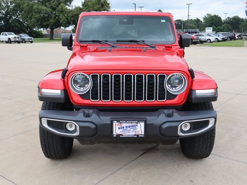 Used 2025 Jeep Wrangler Unlimited Sahara w/ Safety Group AWD/4WD image 2