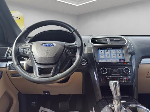 Used 2017 Ford Explorer XLT w/ Equipment Group 202A image 14