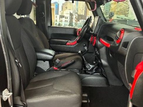 Used 2018 Jeep Wrangler Unlimited Sport w/ Connectivity Group AWD/4WD image 29