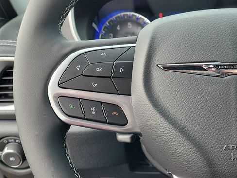 New 2026 Chrysler Pacifica Select FWD image 26