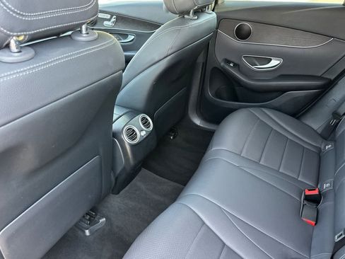 Used 2022 Mercedes-Benz GLC 300 image 4