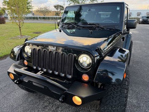 Used 2015 Jeep Wrangler Sahara w/ Connectivity Group AWD/4WD image 16