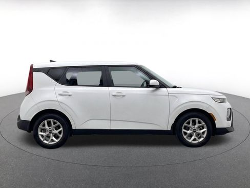 Used 2025 Kia Soul LX w/ LX Technology Package FWD image 10