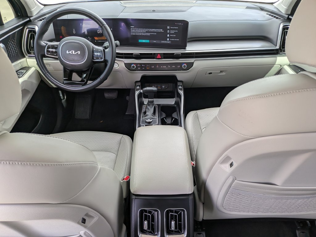 Certified 2025 Kia Sorento EX FWD image 14