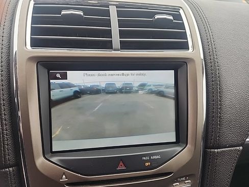 Used 2012 Lincoln MKX AWD image 22