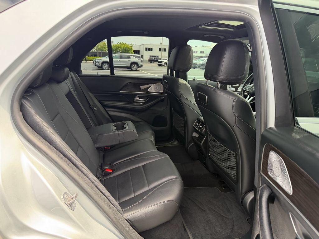 Used 2020 Mercedes-Benz GLE 350 w/ Premium Package image 17