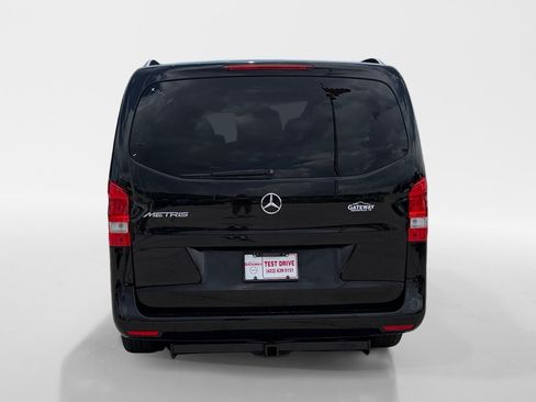 Used 2016 Mercedes-Benz Metris Passenger image 3