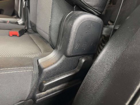 Used 2017 Ford Explorer XLT image 19