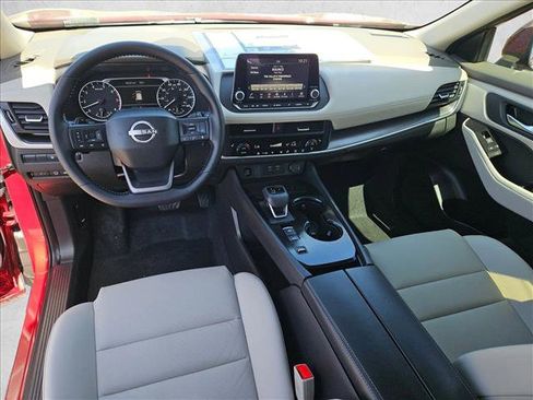 Used 2025 Nissan Rogue SV w/ SV Premium Package image 14