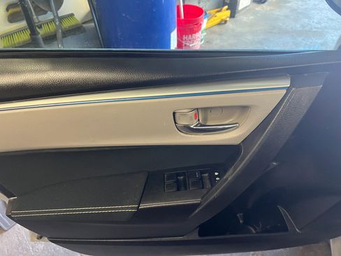 Used 2016 Toyota Corolla LE FWD image 9