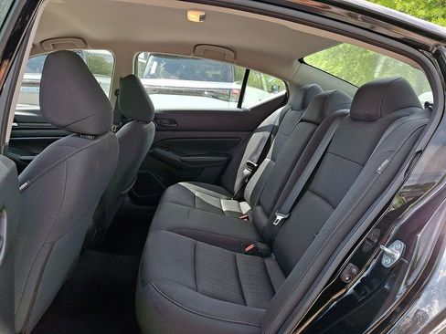 Used 2024 Nissan Altima 2.5 SV FWD image 10