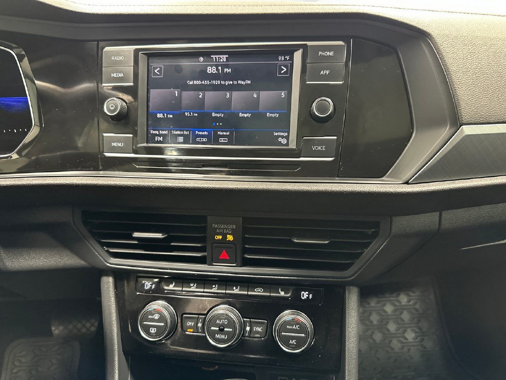 Used 2022 Volkswagen Jetta SE FWD image 19