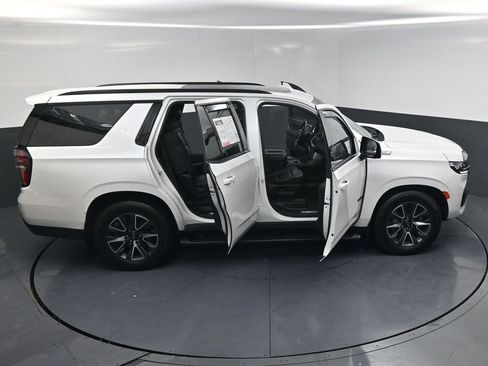 Used 2022 Chevrolet Tahoe Z71 w/ Z71 Off-Road Package AWD/4WD image 24