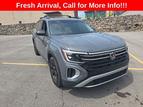 Used 2025 Volkswagen Atlas Peak Edition SE AWD/4WD image 1