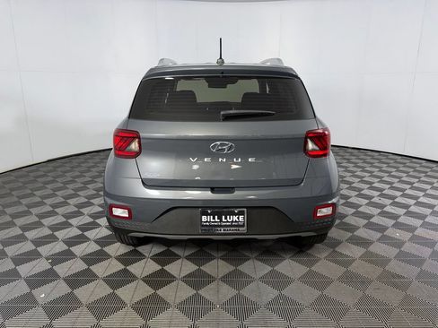 Used 2025 Hyundai Venue SEL FWD image 8