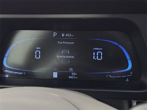 Certified 2025 Hyundai Elantra SE image 17