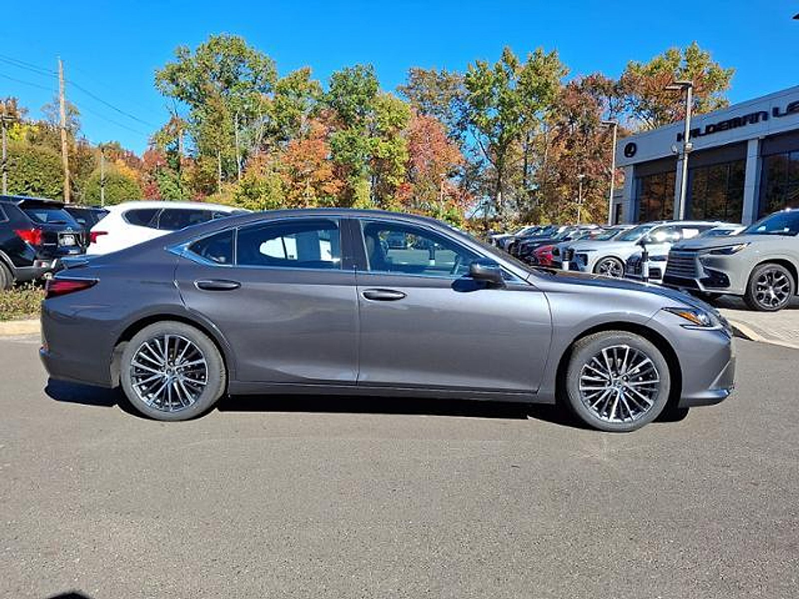 Used 2023 Lexus ES 350 w/ Premium Package FWD image 7