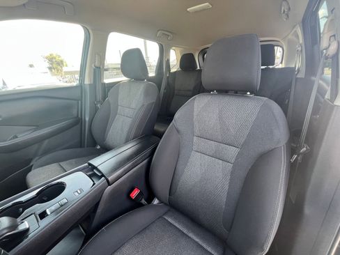 Used 2025 Nissan Rogue SV image 37