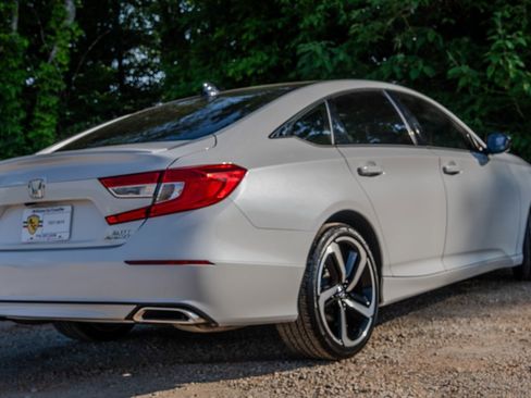Used 2018 Honda Accord Sport image 5
