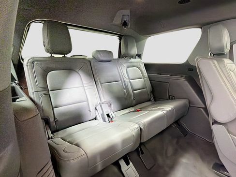 Used 2021 Lincoln Navigator Reserve AWD/4WD image 30