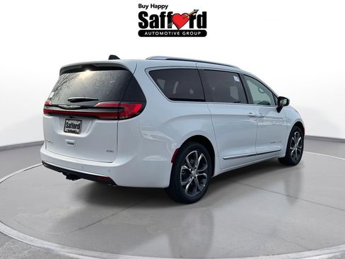 New 2026 Chrysler Pacifica Pinnacle w/ Trailer Tow Group AWD/4WD image 9