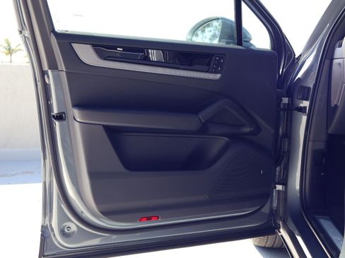 New 2026 Porsche Cayenne image 13