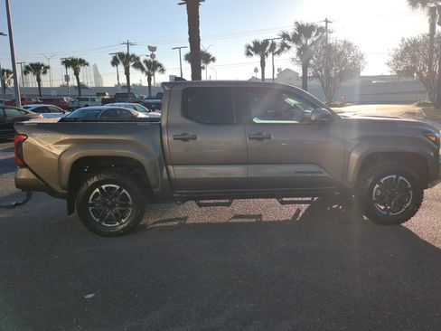 Used 2024 Toyota Tacoma TRD Sport image 7