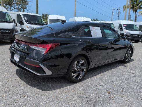 Used 2024 Hyundai Elantra SEL w/ Convenience Package FWD image 5
