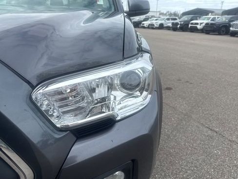 Used 2022 Toyota Tacoma SR5 w/ SR5 Appearance Package (SM) image 9