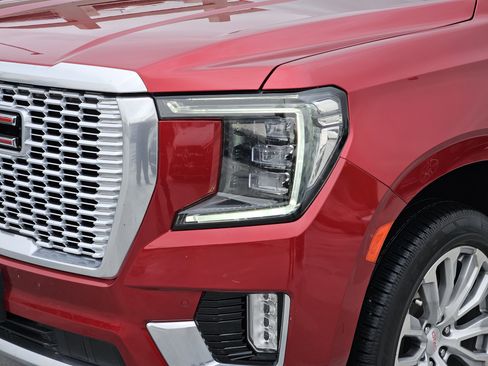 Used 2023 GMC Yukon XL Denali w/ Denali Reserve Package image 11