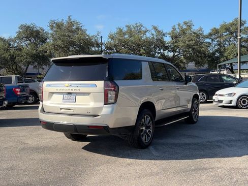 Used 2023 Chevrolet Suburban LT RWD image 6