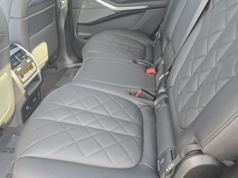 New 2026 BMW X7 xDrive40i w/ Premium Package image 15
