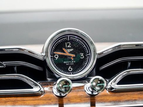 Used 2021 Bentley Bentayga AWD/4WD image 36