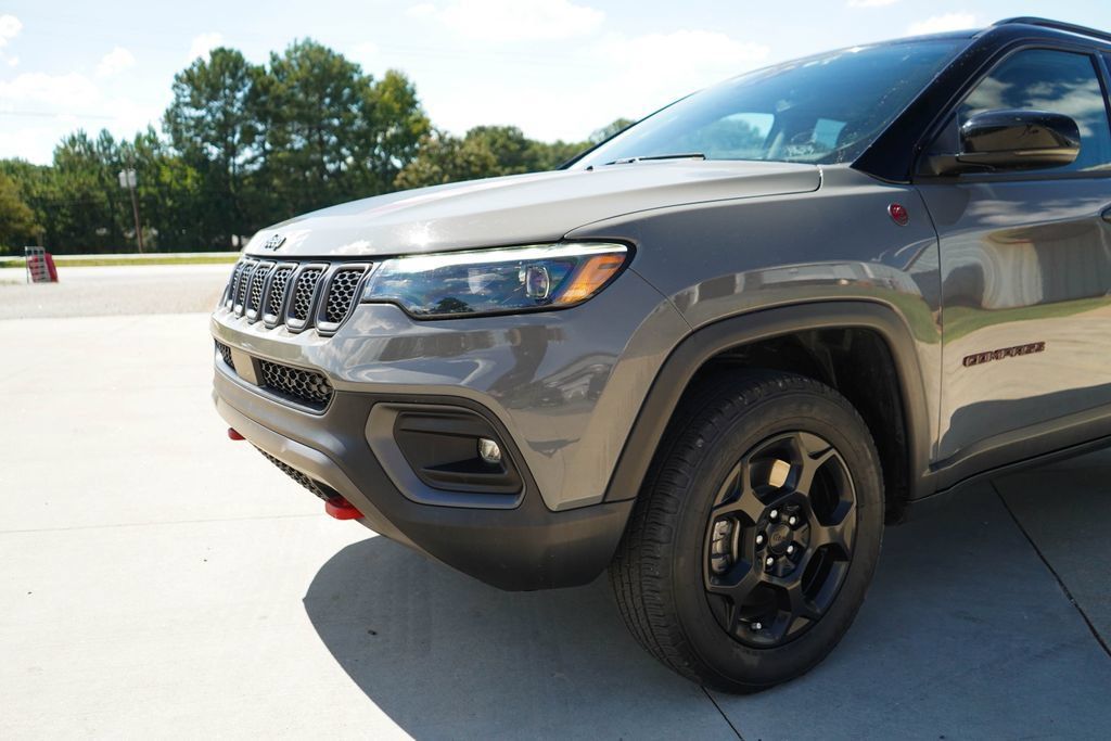 Used 2023 Jeep Compass Trailhawk w/ Trailhawk Elite Group AWD/4WD image 17