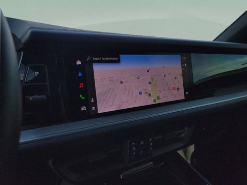 Used 2025 Porsche Cayenne image 32