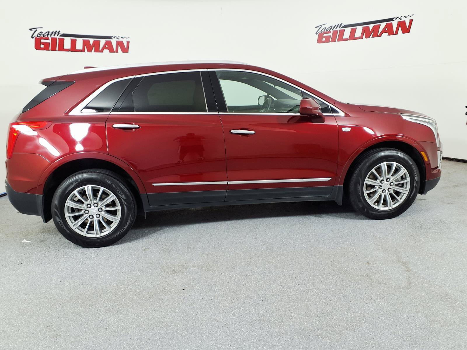 Used 2017 Cadillac XT5 Luxury w/ Driver Awareness Package FWD image 5