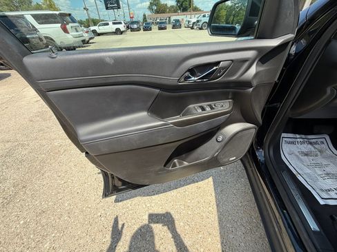 Used 2023 GMC Acadia SLT AWD/4WD image 17