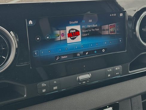 Used 2024 Mercedes-Benz Sprinter 2500 image 18