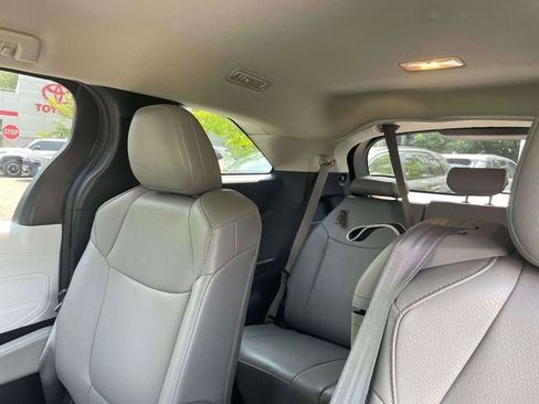 Certified 2025 Toyota Sienna XLE FWD image 15